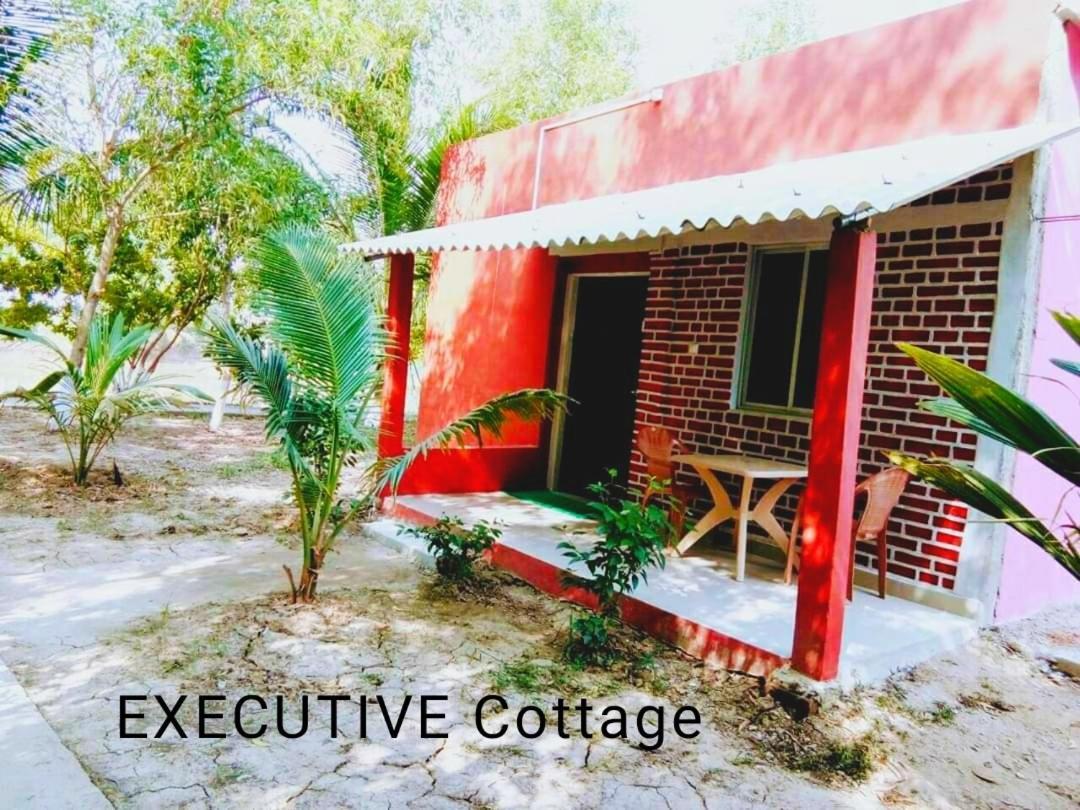 Estuarine Village Resort Sātabhāya Eksteriør billede