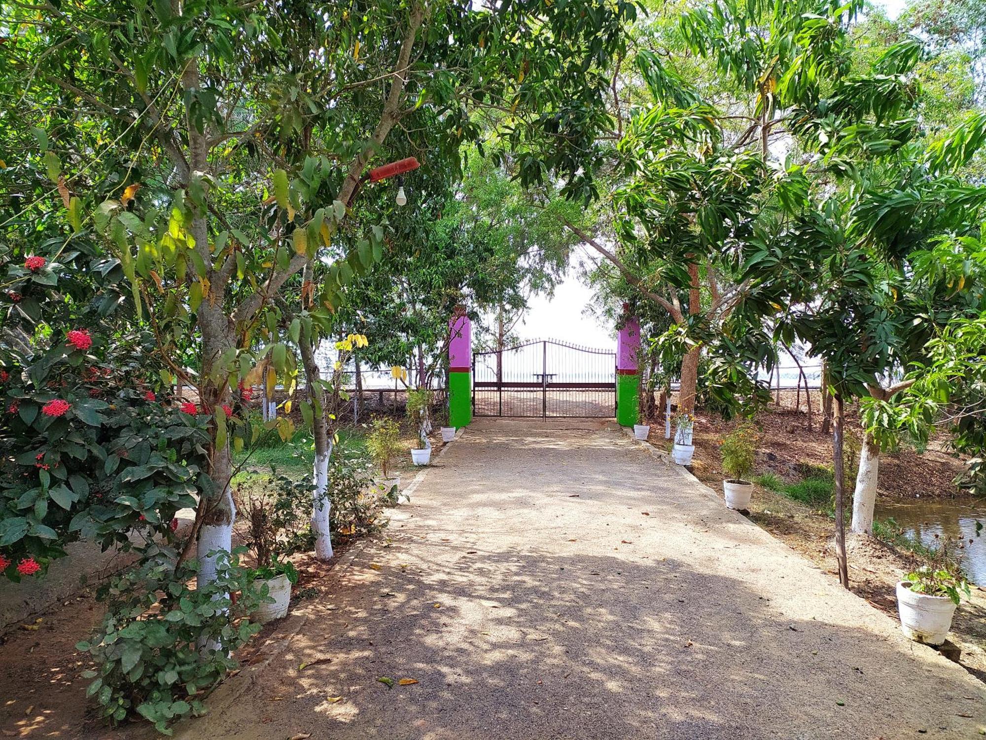 Estuarine Village Resort Sātabhāya Eksteriør billede